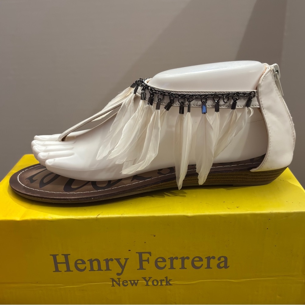 Henry Ferrera NY Hippie gladiator Between the toes sandals Sz 8.5 feathers white